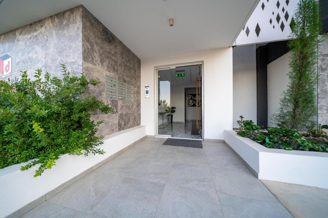 Majestic Sunset Salt Lake Views 300M From Beach Larnaca Exterior photo