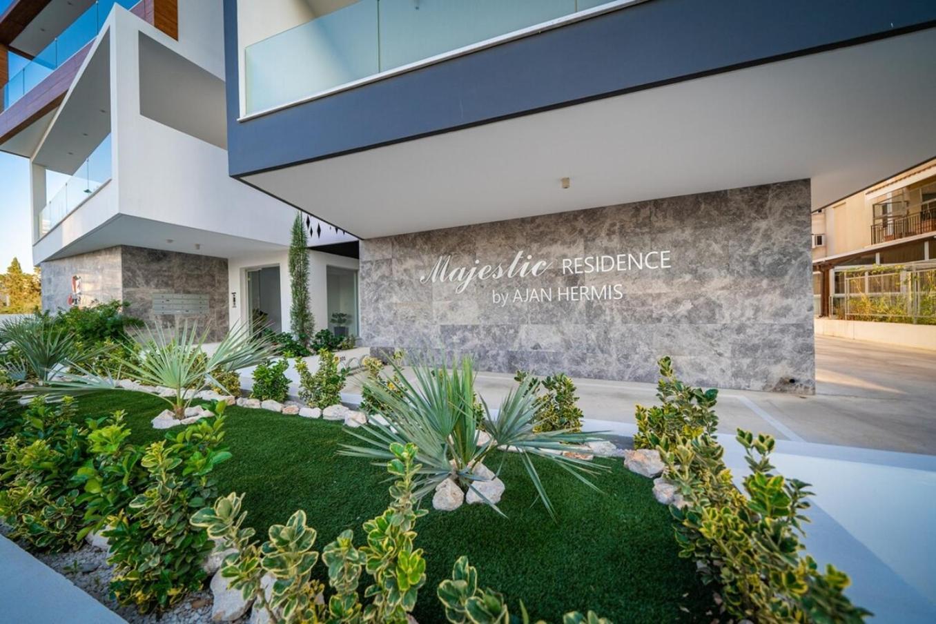 Majestic Sunset Salt Lake Views 300M From Beach Larnaca Exterior photo