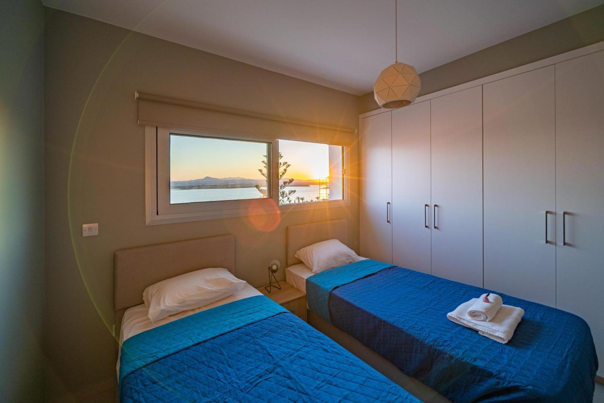 Majestic Sunset Salt Lake Views 300M From Beach Larnaca Exterior photo
