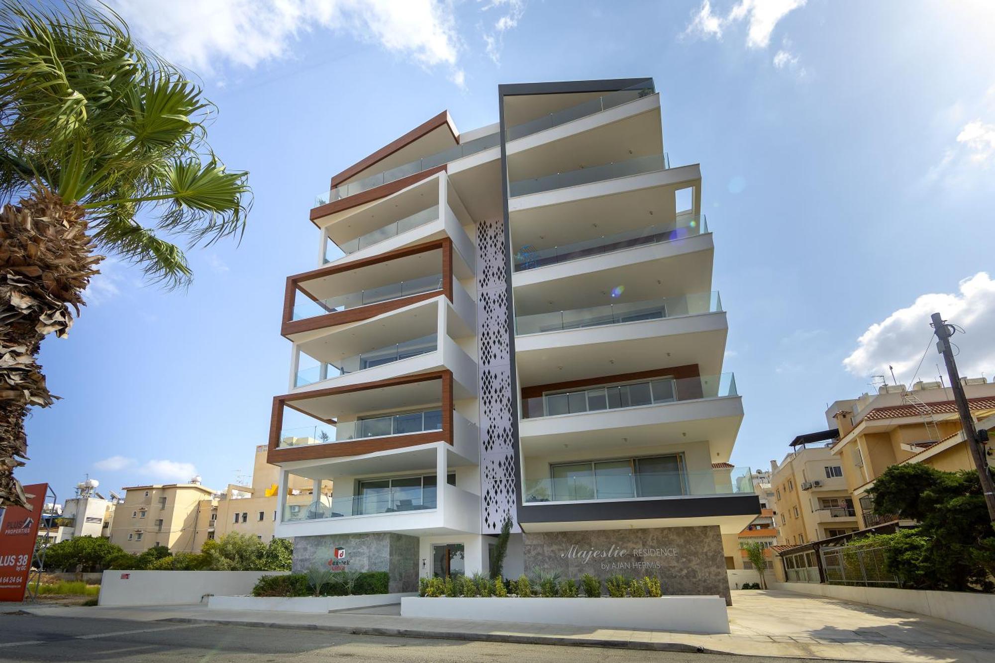 Majestic Sunset Salt Lake Views 300M From Beach Larnaca Exterior photo