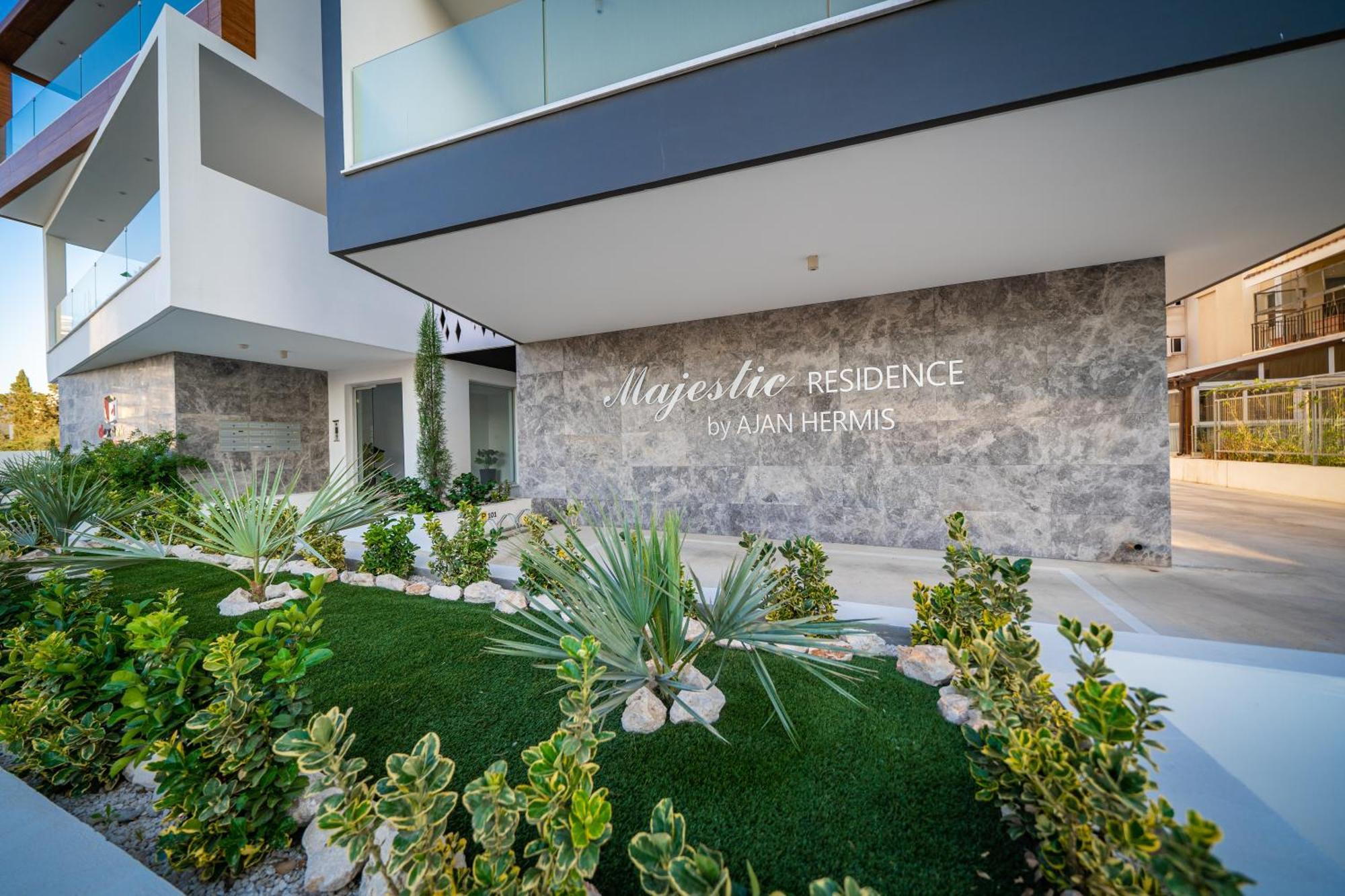 Majestic Sunset Salt Lake Views 300M From Beach Larnaca Exterior photo